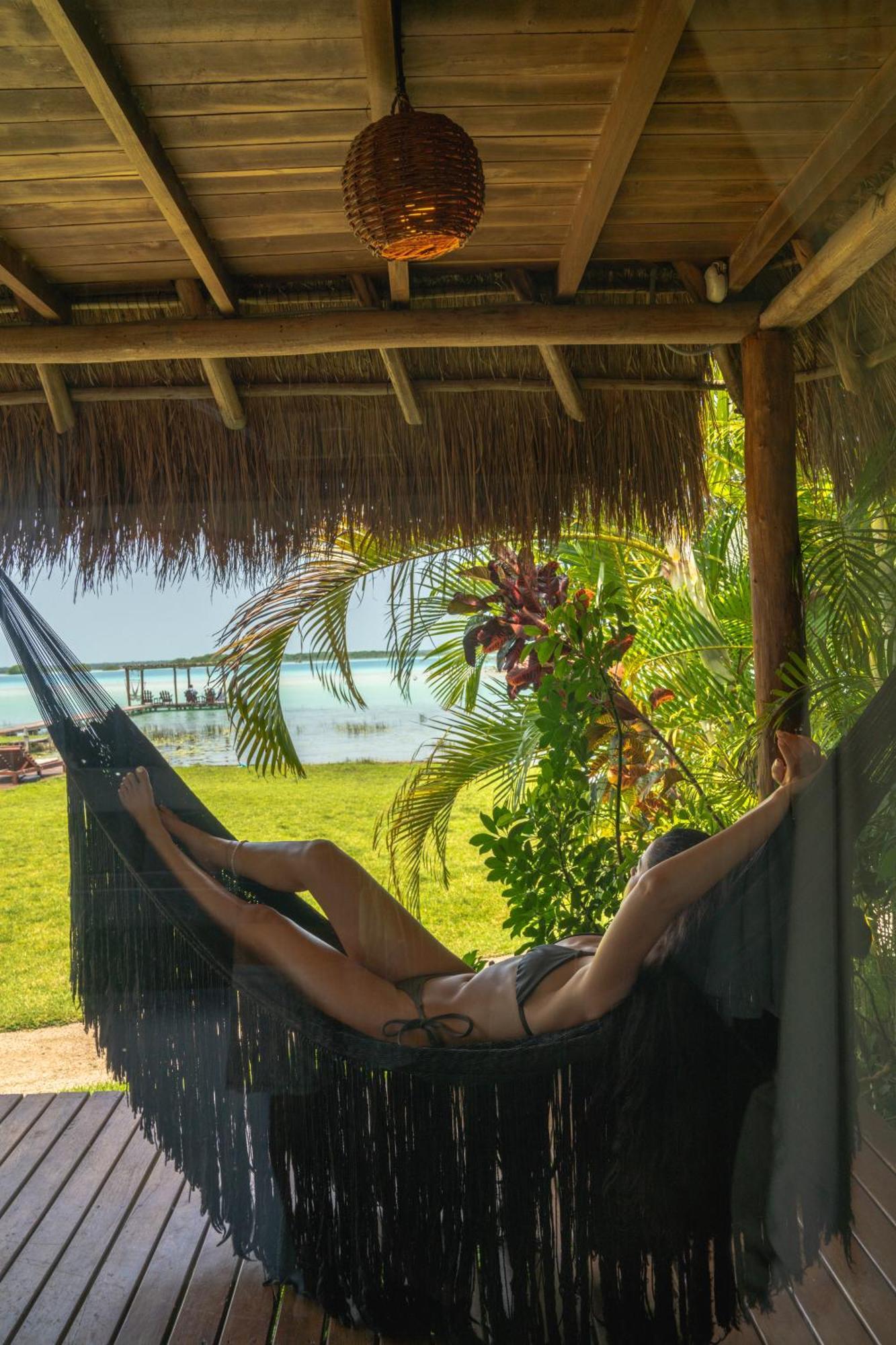 Hotel Casabakal - A Pie De Laguna - Bacalar Exterior photo A woman relaxing in a hammock